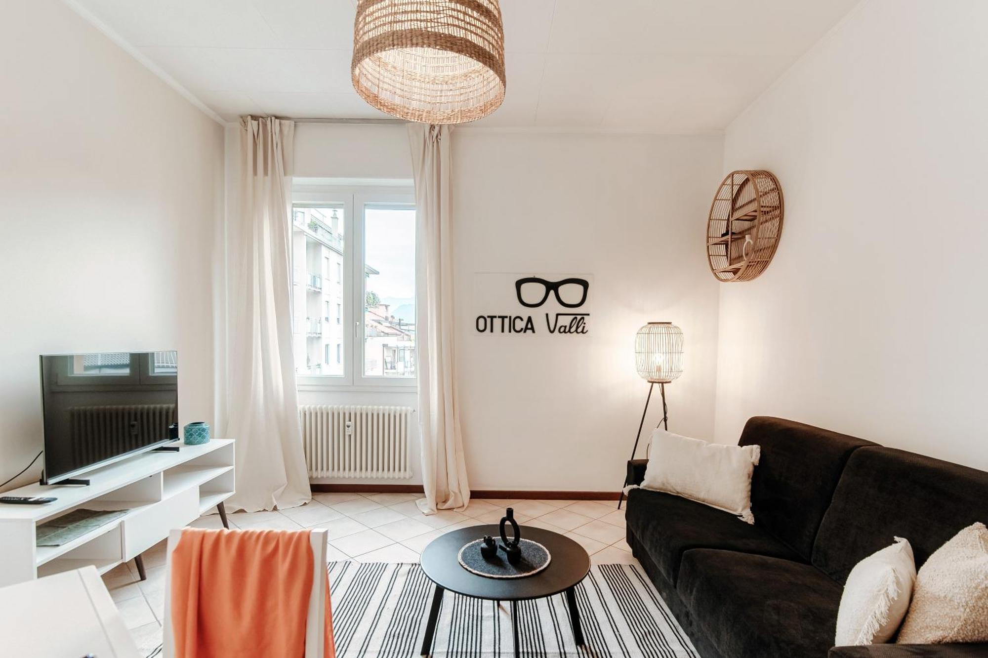 Apartment Zamenhof 9 - By Myhomeincomo Como
